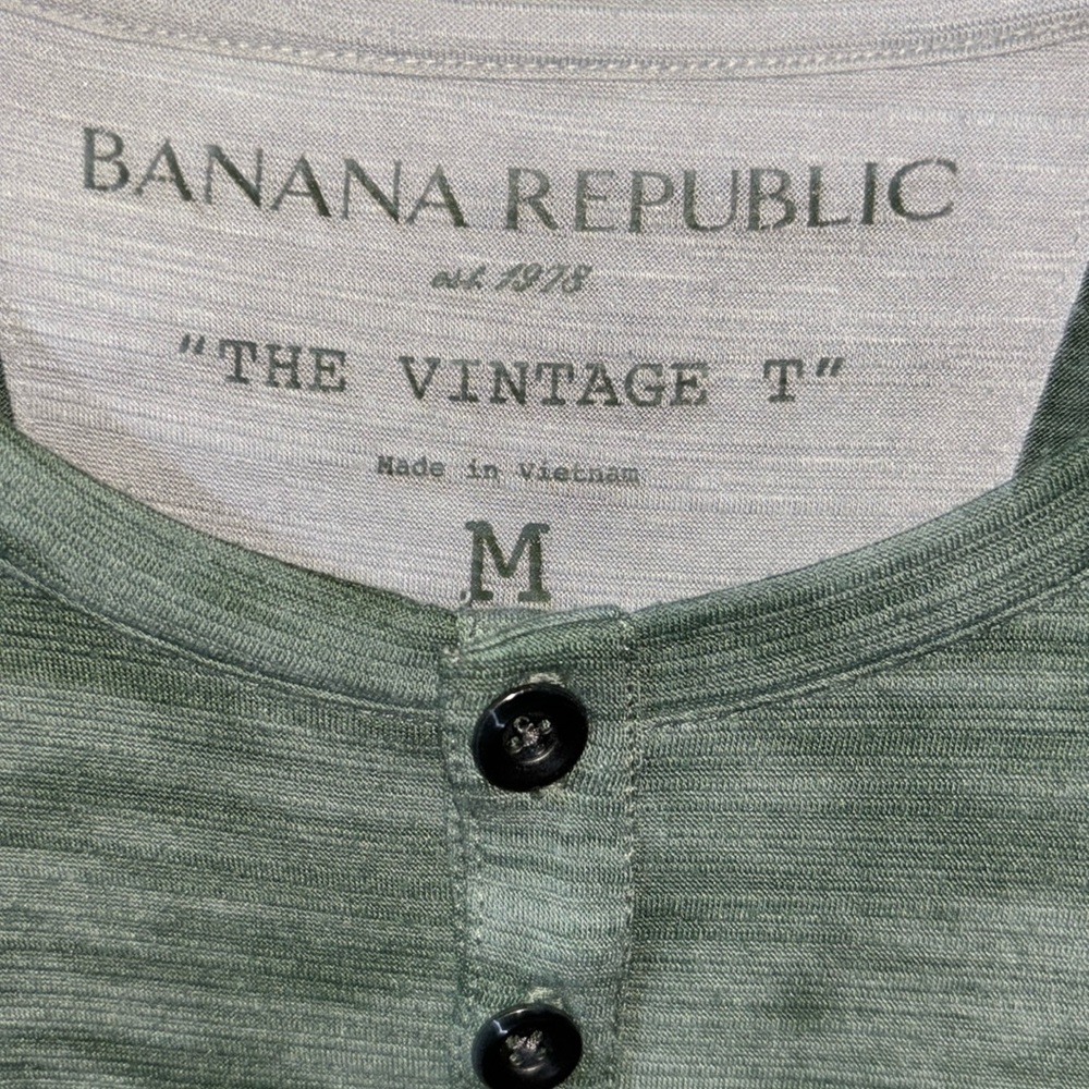 Banana Republic Men’s M “The Vintage T” est. 1978 green shirt no call outs